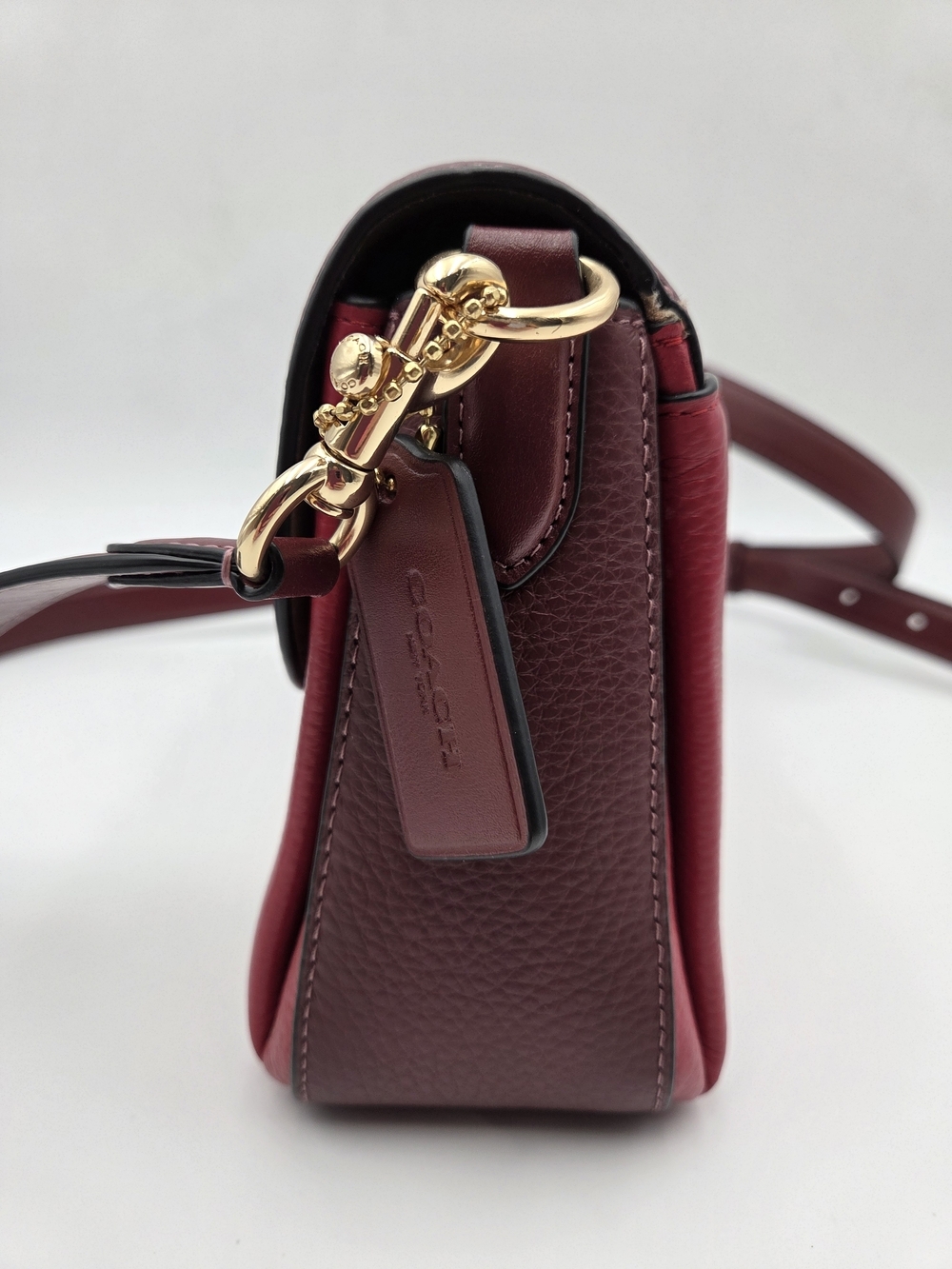 Coach Two-Tone Red & Burgundy Leather Shoulder Bag with Signature Wallet - Picture 4 of 16